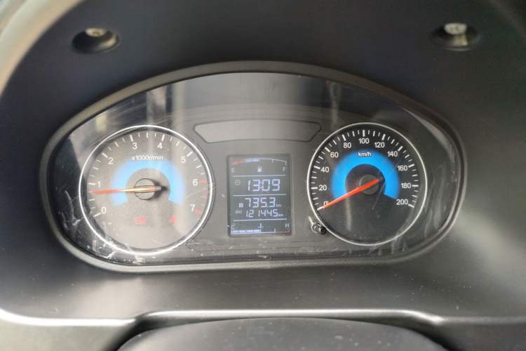 Used Dongfeng Fengon 330 2016 1.5L Manual Enjoyment Model DK15 Instrument Cluster