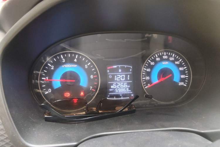 Used Dongfeng Fengon 330 2016 1.5L Manual Enjoyment Model DK15 Instrument Cluster