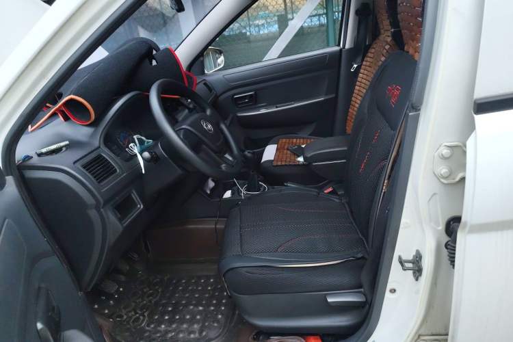 Used Dongfeng Fengon 330 2016 1.5L Manual Enjoyment Model DK15 Left Front Seat