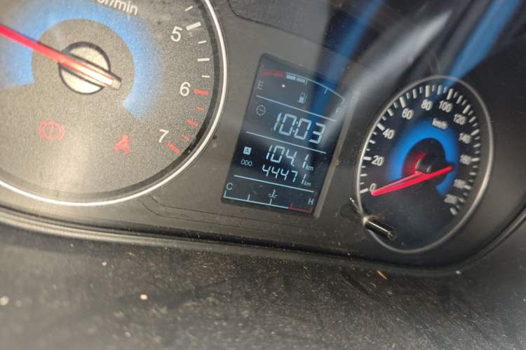 Used Dongfeng Fengon 330 2016 1.5L Manual Enjoyment Model DK15 Odometer Close Up