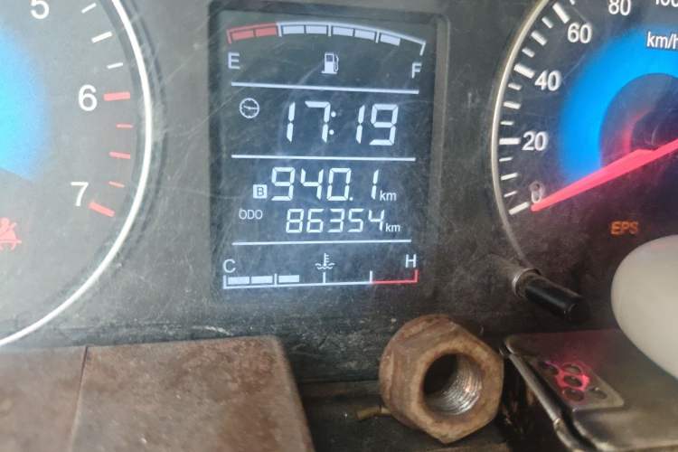 Used Dongfeng Fengon 330  Odometer Close Up