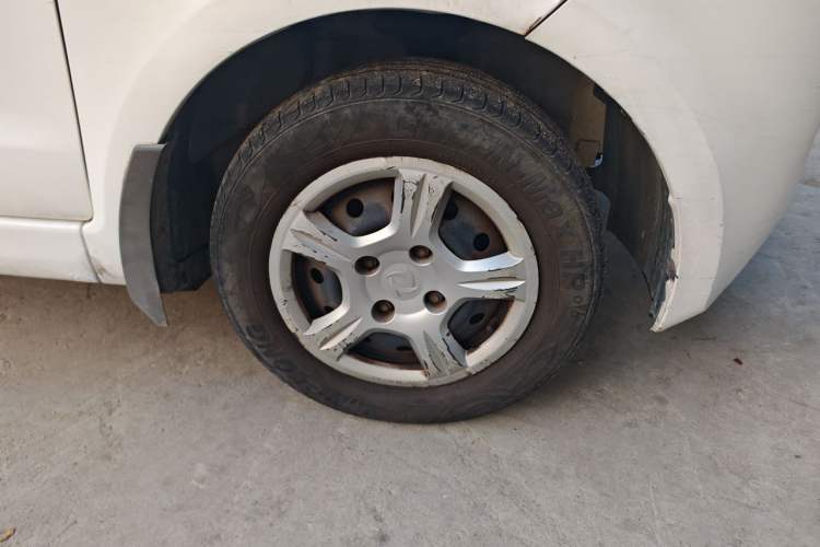 Used Dongfeng Fengon 330 2016 1.2L Manual Base Version DK12-07 Right Front Wheel Hub