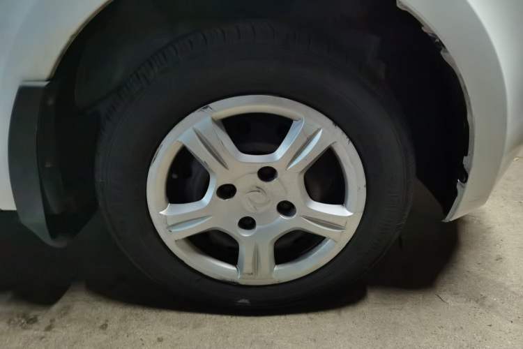 Used Dongfeng Fengon 330 2016 1.2L Manual Base Version DK12-07 Right Front Wheel Hub