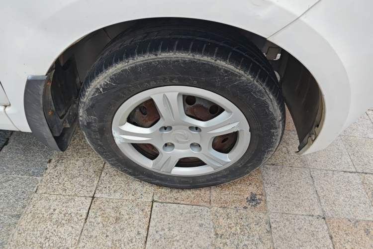 Used Dongfeng Fengon 330 2016 1.2L Manual Base Version DK12-07 Right Front Wheel Hub