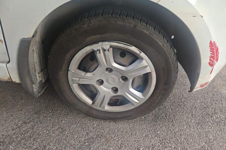 Used Dongfeng Fengon 330  Right Front Wheel Hub