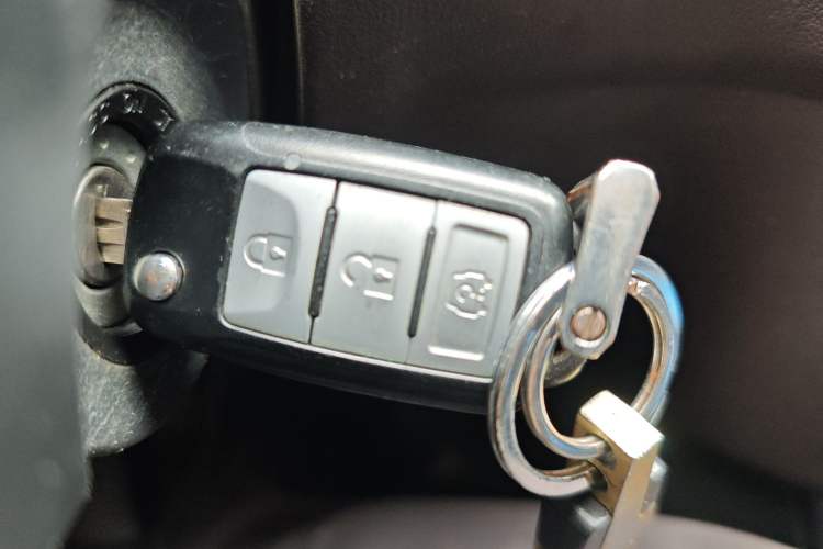 Used Dongfeng Fengon 330 2016 1.5L Manual Enjoyment Model DK15 Vehicle Key