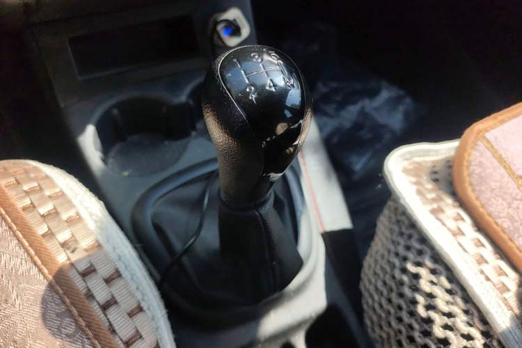 Used Dongfeng Fengon 330 2017 1.5L Manual Utility II DK15 Gear Lever