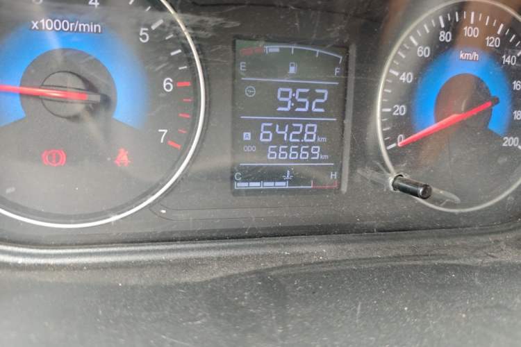Used Dongfeng Fengon 330 2017 1.5L Manual Utility II DK15 Odometer Close Up