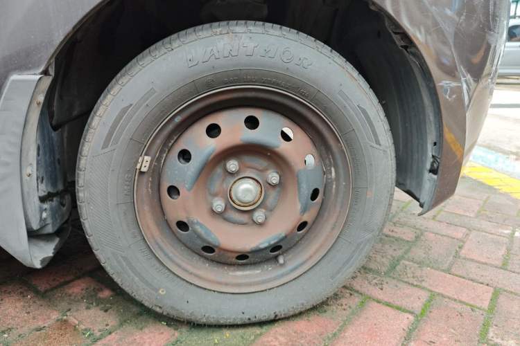 Used Dongfeng Fengon 330 2017 1.5L Manual Utility II DK15 Right Front Wheel Hub