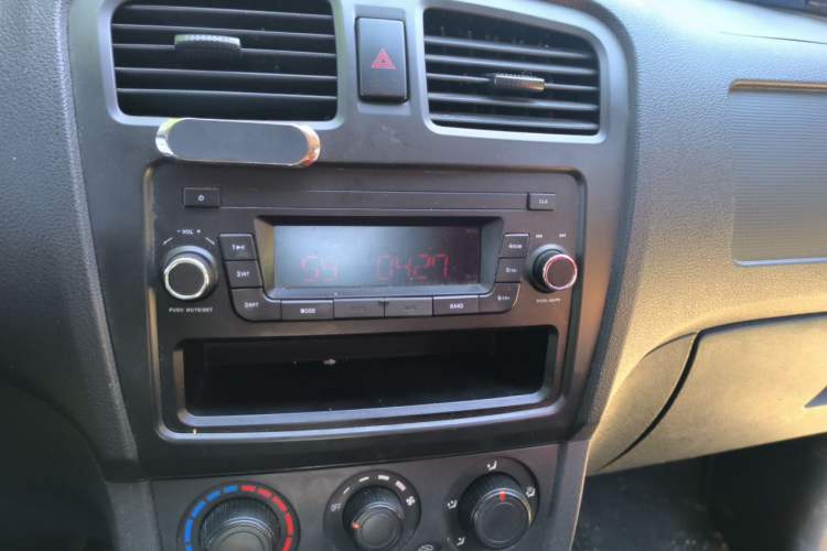 Used Dongfeng Fengon 330 2017 1.5L Manual Utility II DK15 Audio And AC Panel