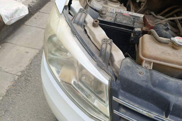 Used Dongfeng Fengon 330 2017 1.5L Manual Utility II DK15 Right Front Headlight