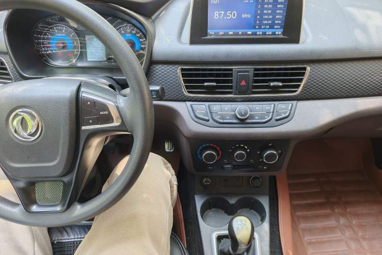 Used Dongfeng Fengon 330 2018 1.5L 330S Comfort Edition China V Standard DK15 Audio And AC Panel