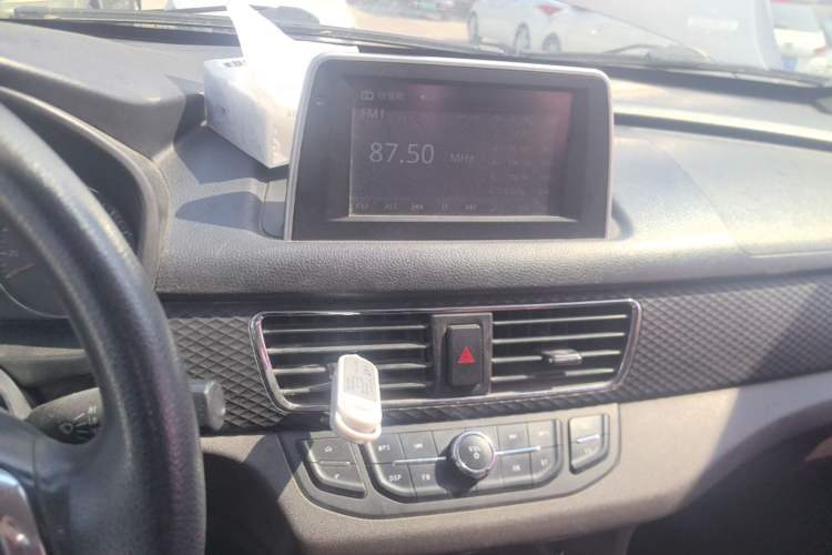 Used Dongfeng Fengon 330 2018 1.5L 330S Comfort Edition DK15 Audio And AC Panel