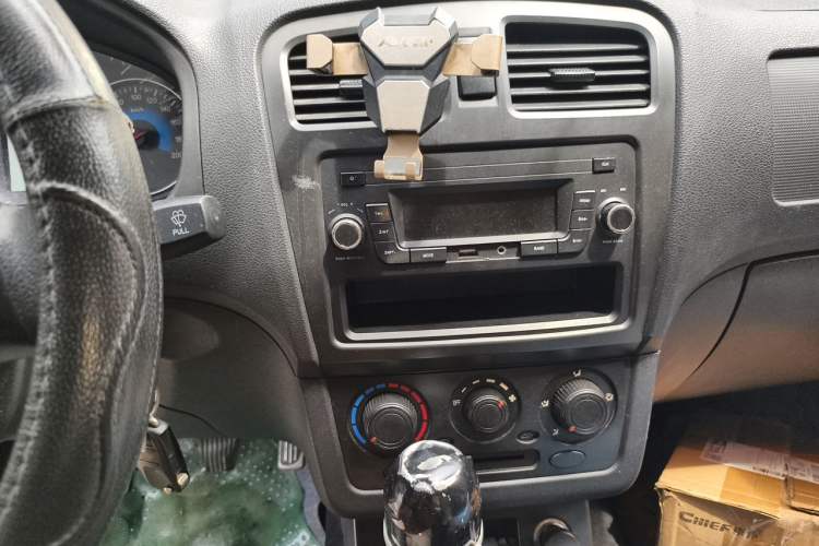 Used Dongfeng Fengon 330  Audio And AC Panel