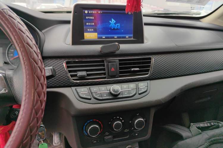 Used Dongfeng Fengon 330 2018 1.5L 330S Comfort Edition China V Standard DK15 Audio And AC Panel