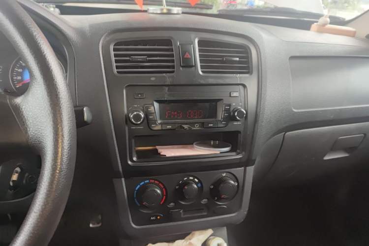 Used Dongfeng Fengon 330 2018 1.5L Manual Utility Version I DK15 Audio And AC Panel