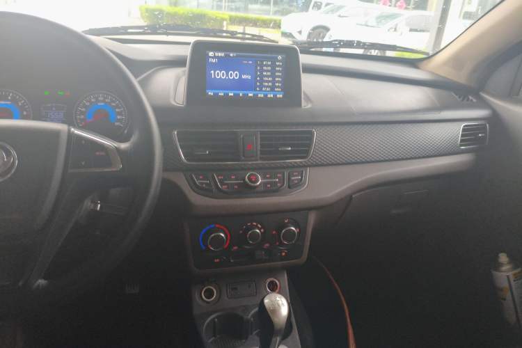 Used Dongfeng Fengon 330 2018 1.5L 330S Comfort Edition DK15 Audio And AC Panel