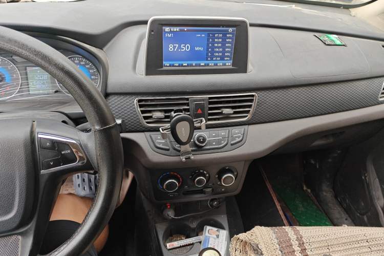 Used Dongfeng Fengon 330 2018 1.5L 330S Comfort Edition DK15 Audio And AC Panel