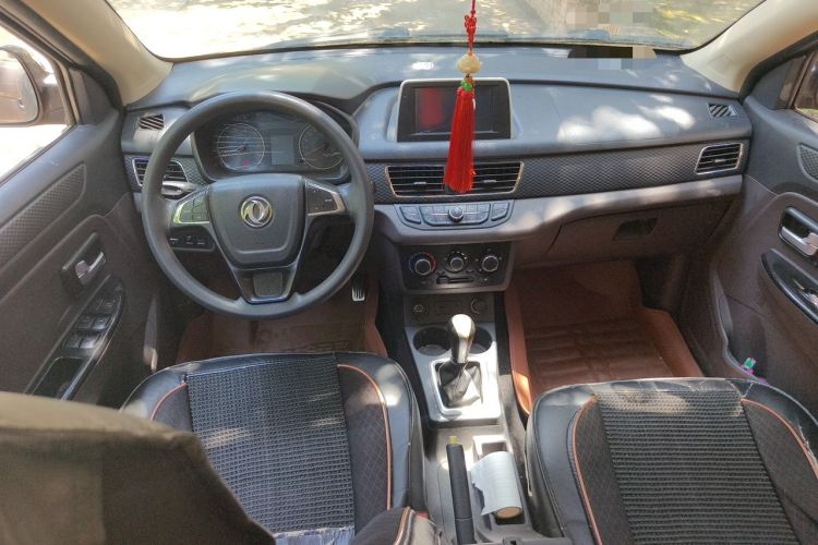 Used Dongfeng Fengon 330 2018 1.5L 330S Comfort Edition China V Standard DK15 Center Console