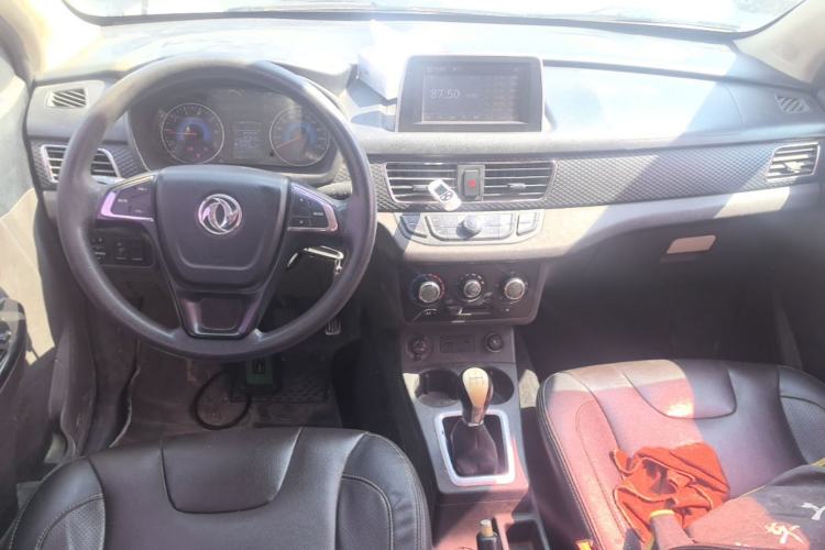 Used Dongfeng Fengon 330 2018 1.5L 330S Comfort Edition DK15 Center Console
