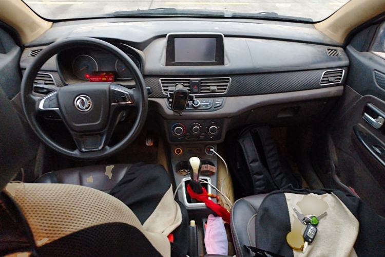 Used Dongfeng Fengon 330 2018 1.5L 330S Premium Edition DK15 Center Console