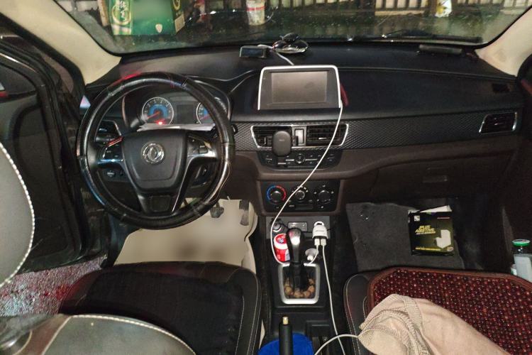Used Dongfeng Fengon 330 2018 1.5L 330S Premium Edition DK15 Center Console