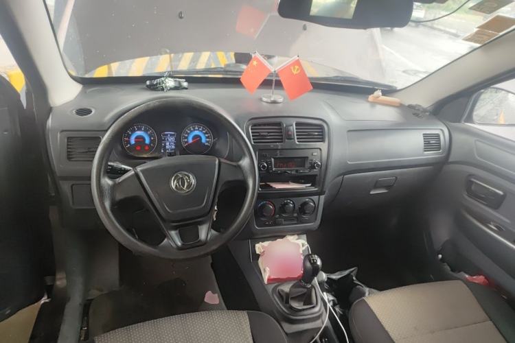 Used Dongfeng Fengon 330 2018 1.5L Manual Utility Version I DK15 Center Console