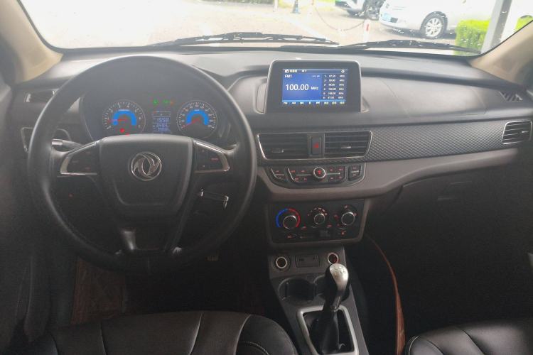 Used Dongfeng Fengon 330 2018 1.5L 330S Comfort Edition DK15 Center Console