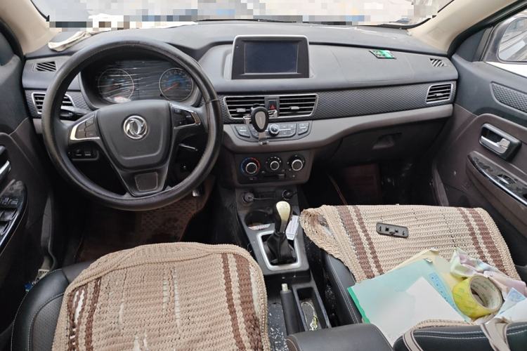 Used Dongfeng Fengon 330 2018 1.5L 330S Comfort Edition DK15 Center Console