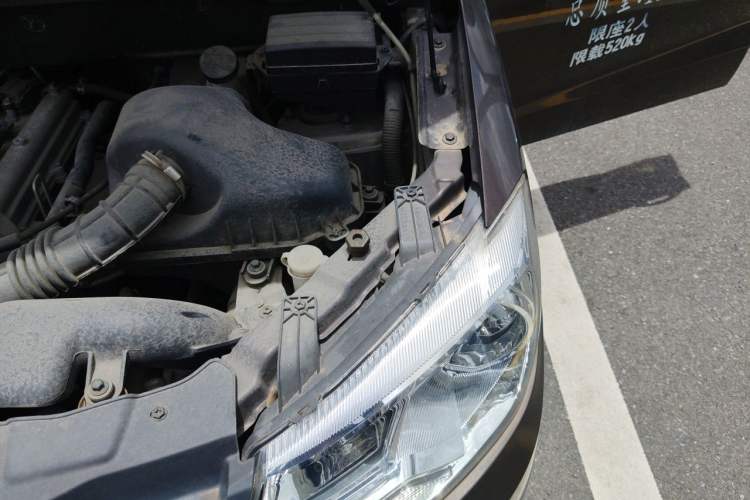 Used Dongfeng Fengon 330 2018 1.5L Manual Utility Version I DK15 Engine Bay Left
