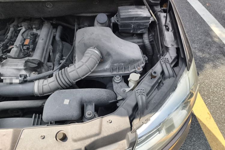 Used Dongfeng Fengon 330  Engine Bay Left