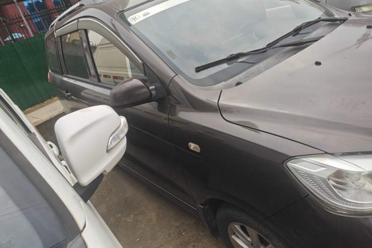 Used Dongfeng Fengon 330 2018 1.5L 330S Premium Edition China V DK15 Exterior 2