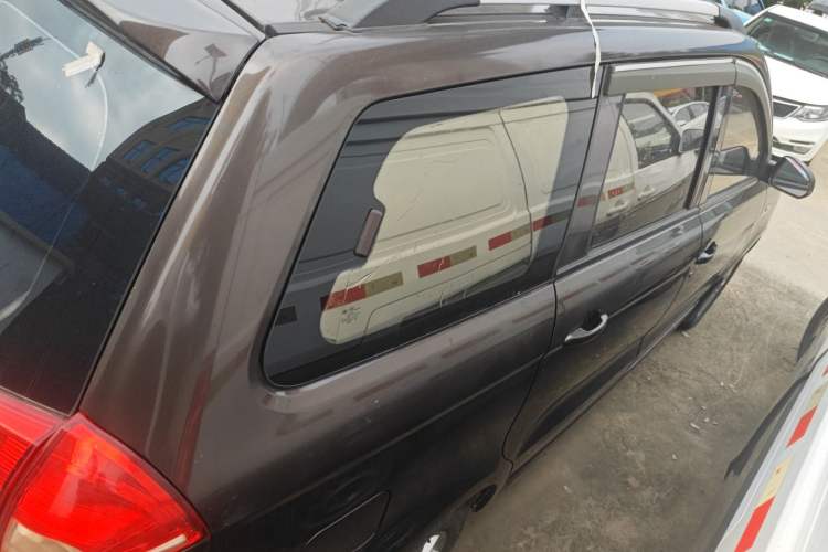 Used Dongfeng Fengon 330 2018 1.5L 330S Premium Edition China V DK15 Exterior 3