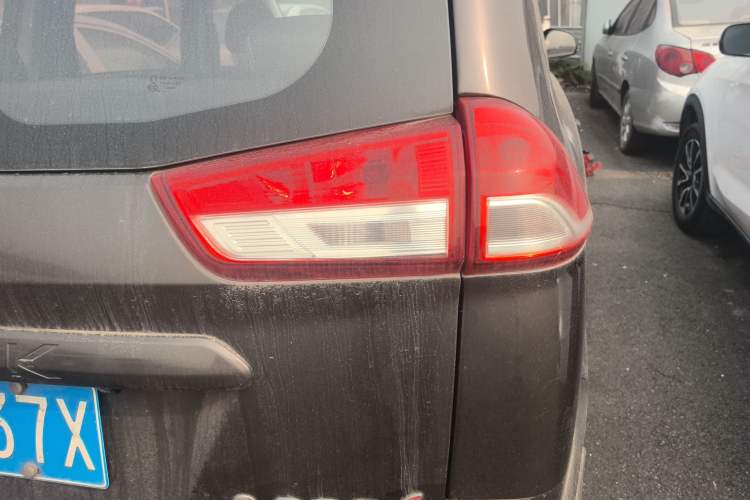 Used Dongfeng Fengon 330 2018 1.5L 330S Premium Edition DK15 Exterior 3