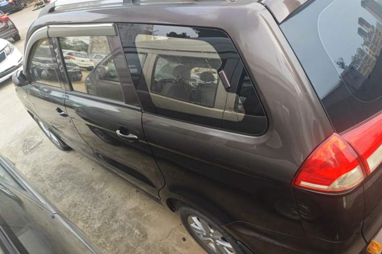 Used Dongfeng Fengon 330 2018 1.5L 330S Premium Edition China V DK15 Exterior 5