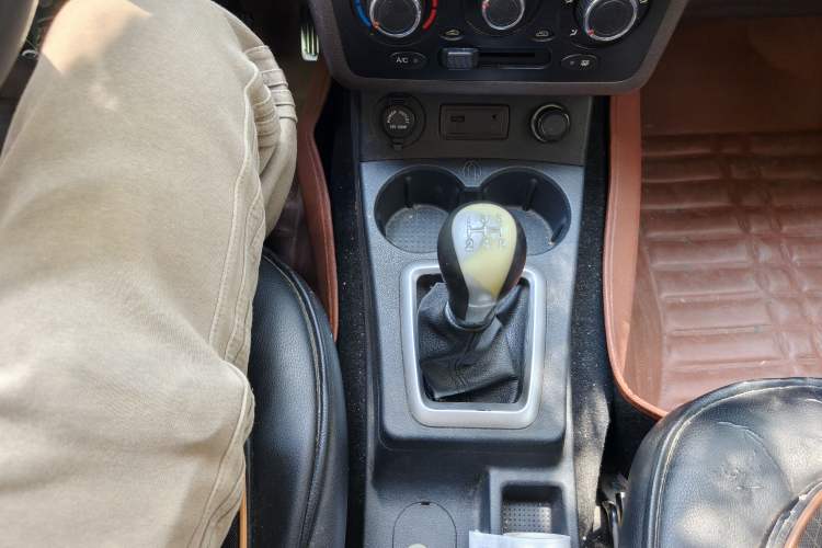 Used Dongfeng Fengon 330 2018 1.5L 330S Comfort Edition China V Standard DK15 Gear Lever