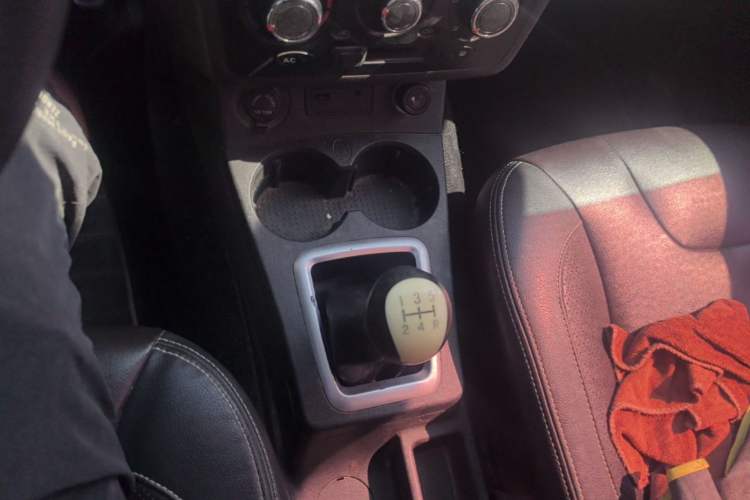 Used Dongfeng Fengon 330 2018 1.5L 330S Comfort Edition DK15 Gear Lever