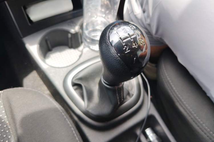 Used Dongfeng Fengon 330 2018 1.5L Manual Utility Version I DK15 Gear Lever