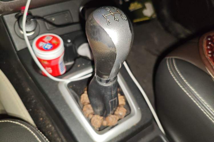 Used Dongfeng Fengon 330 2018 1.5L 330S Premium Edition DK15 Gear Lever