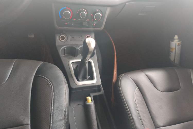 Used Dongfeng Fengon 330 2018 1.5L 330S Comfort Edition DK15 Gear Lever