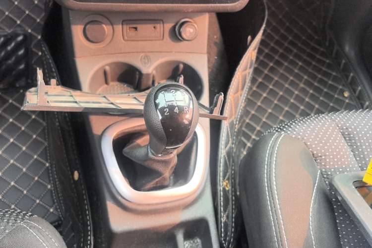 Used Dongfeng Fengon 330 2018 1.5L 330S Premium Edition DK15 Gear Lever