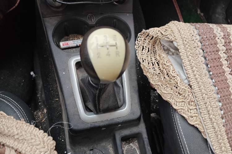 Used Dongfeng Fengon 330 2018 1.5L 330S Comfort Edition DK15 Gear Lever
