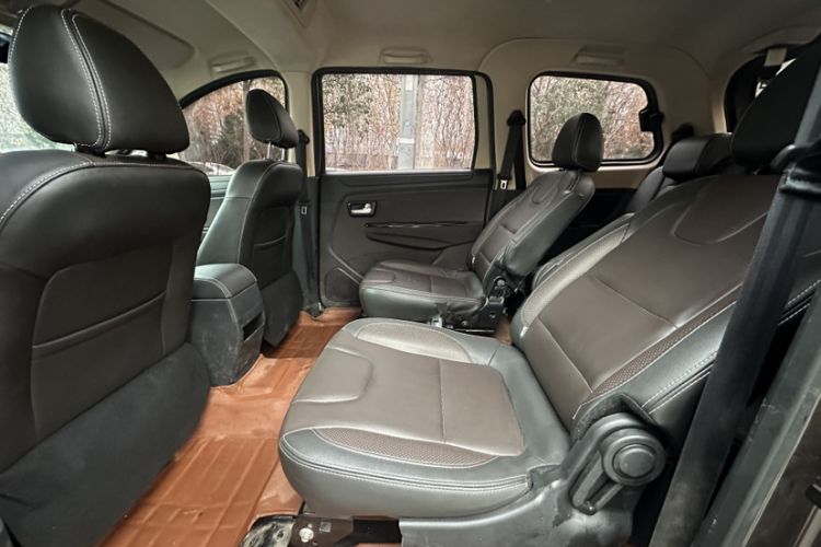 Used Dongfeng Fengon 330 2018 1.5L 330S Comfort Edition China V Standard DK15 Interior 1