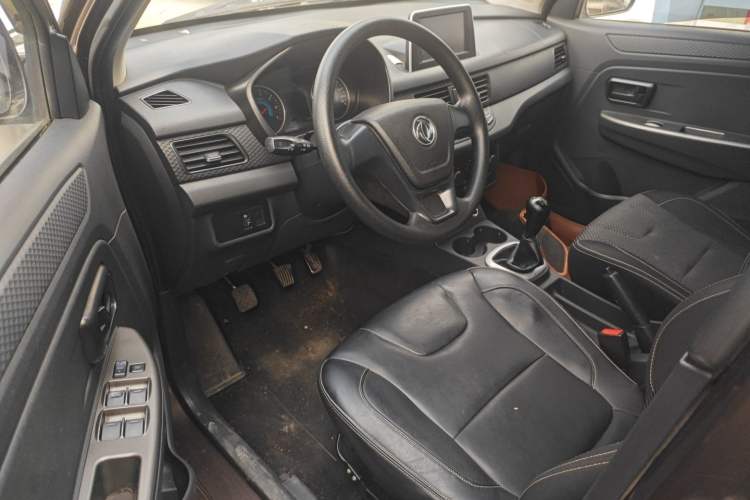Used Dongfeng Fengon 330 2018 1.5L 330S Premium Edition China V DK15 Interior 2