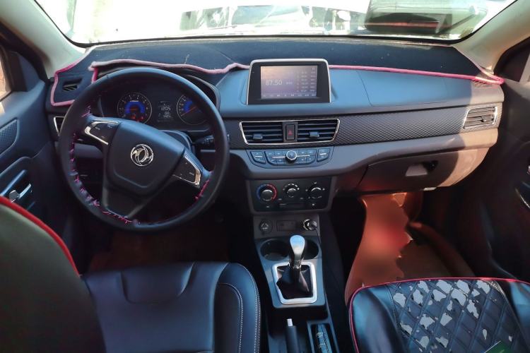 Used Dongfeng Fengon 330 2018 1.5L 330S Comfort Edition DK15 Interior 2