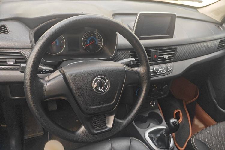 Used Dongfeng Fengon 330 2018 1.5L 330S Premium Edition China V DK15 Interior 3