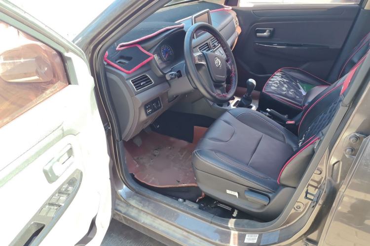 Used Dongfeng Fengon 330 2018 1.5L 330S Comfort Edition DK15 Interior 3