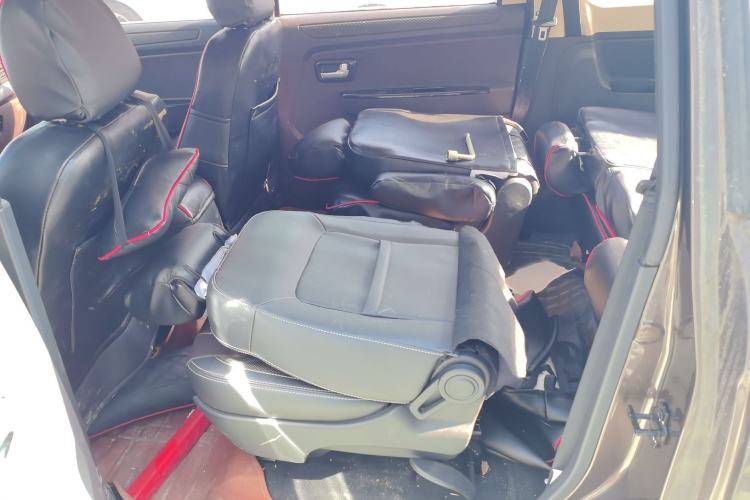 Used Dongfeng Fengon 330 2018 1.5L 330S Comfort Edition DK15 Interior 4