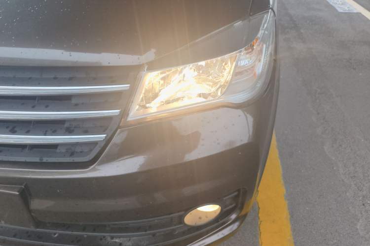 Used Dongfeng Fengon 330 2018 1.5L 330S Comfort Edition DK15 Left Front Headlight