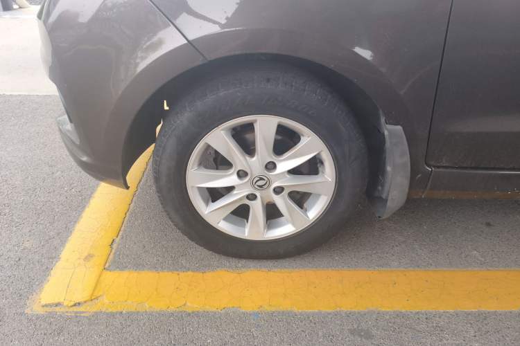 Used Dongfeng Fengon 330 2018 1.5L 330S Comfort Edition DK15 Left Front Wheel Hub